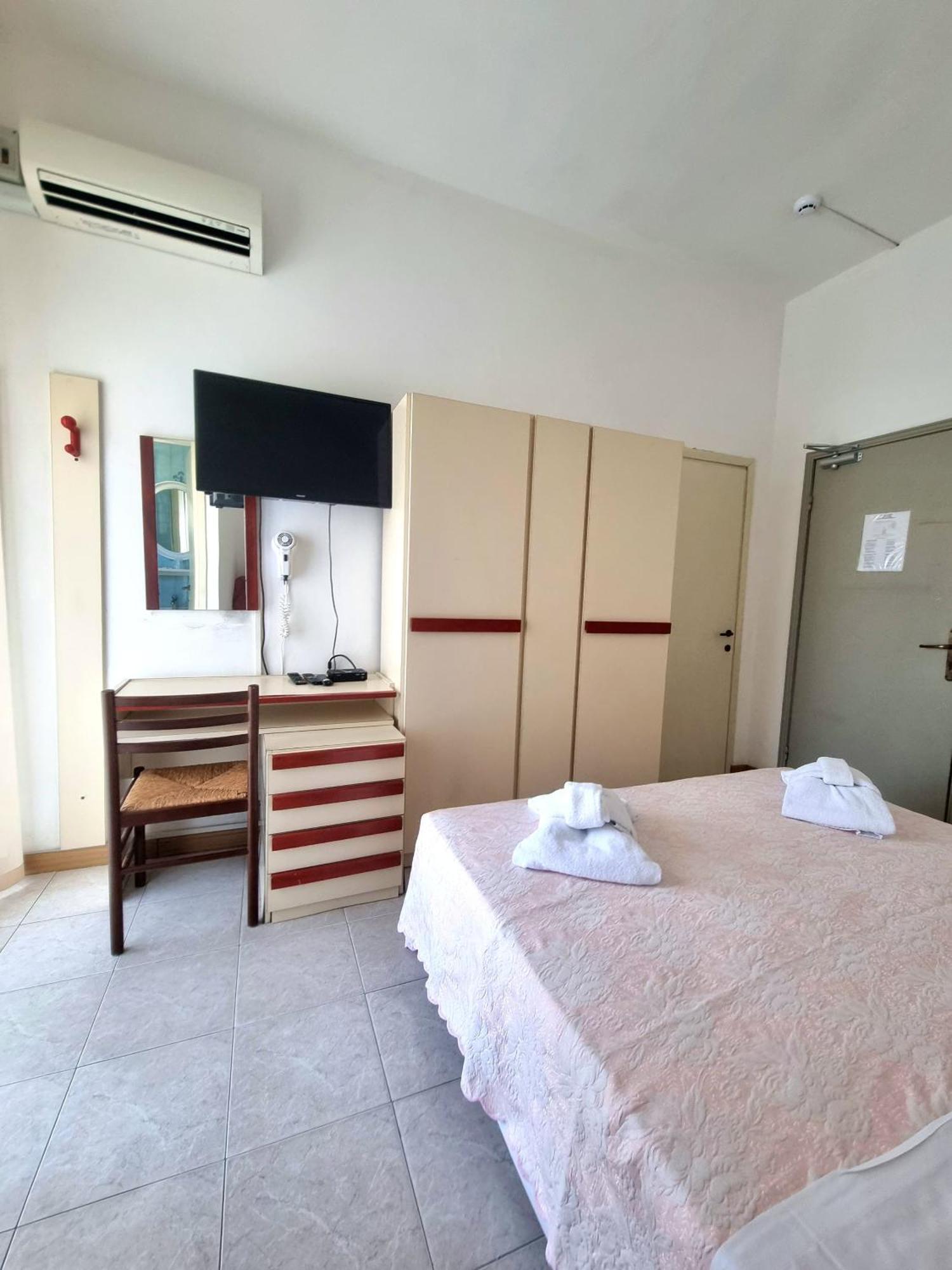 Due Gemelle Hotel Rimini Exterior photo