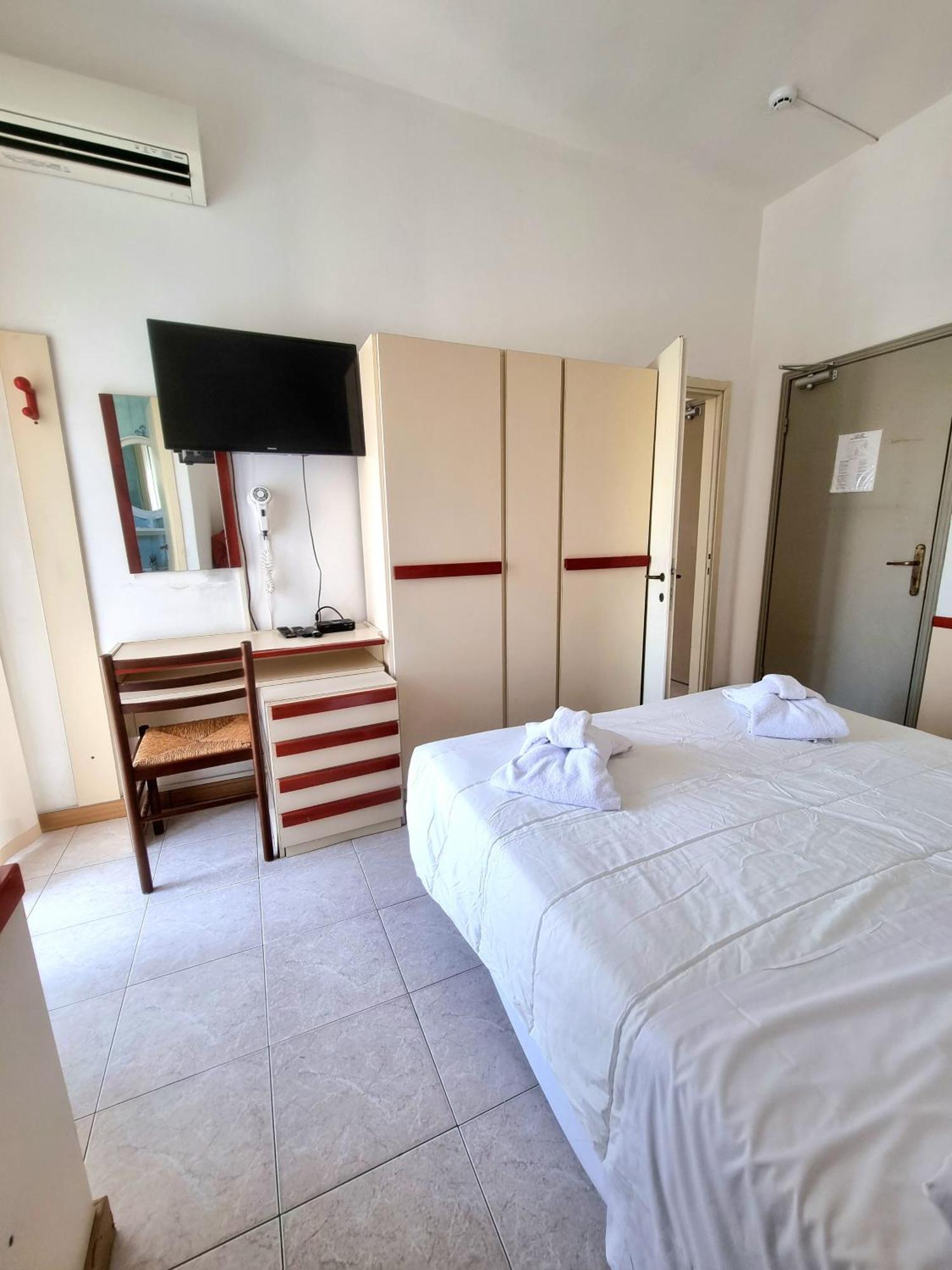 Due Gemelle Hotel Rimini Exterior photo